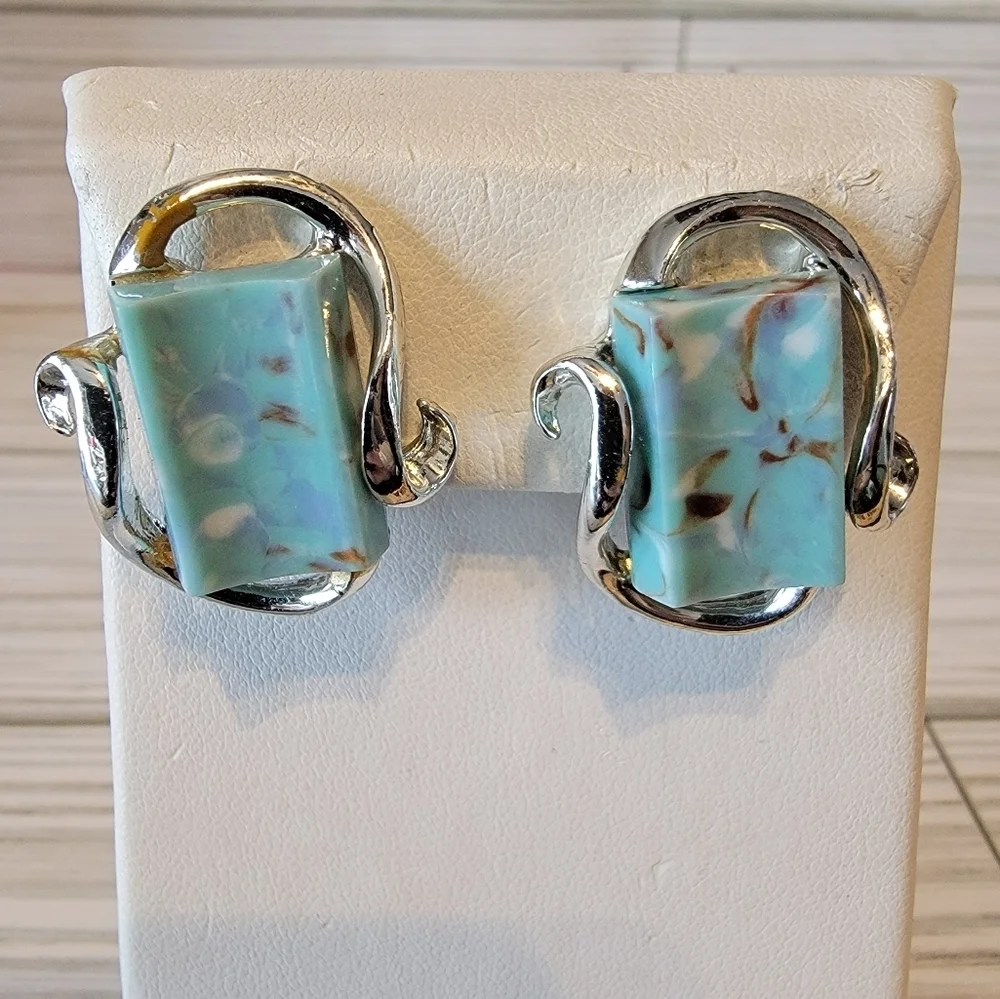 Vintage Faux Turquoise Blue Plastic Bracelet Clip On Earrings Set